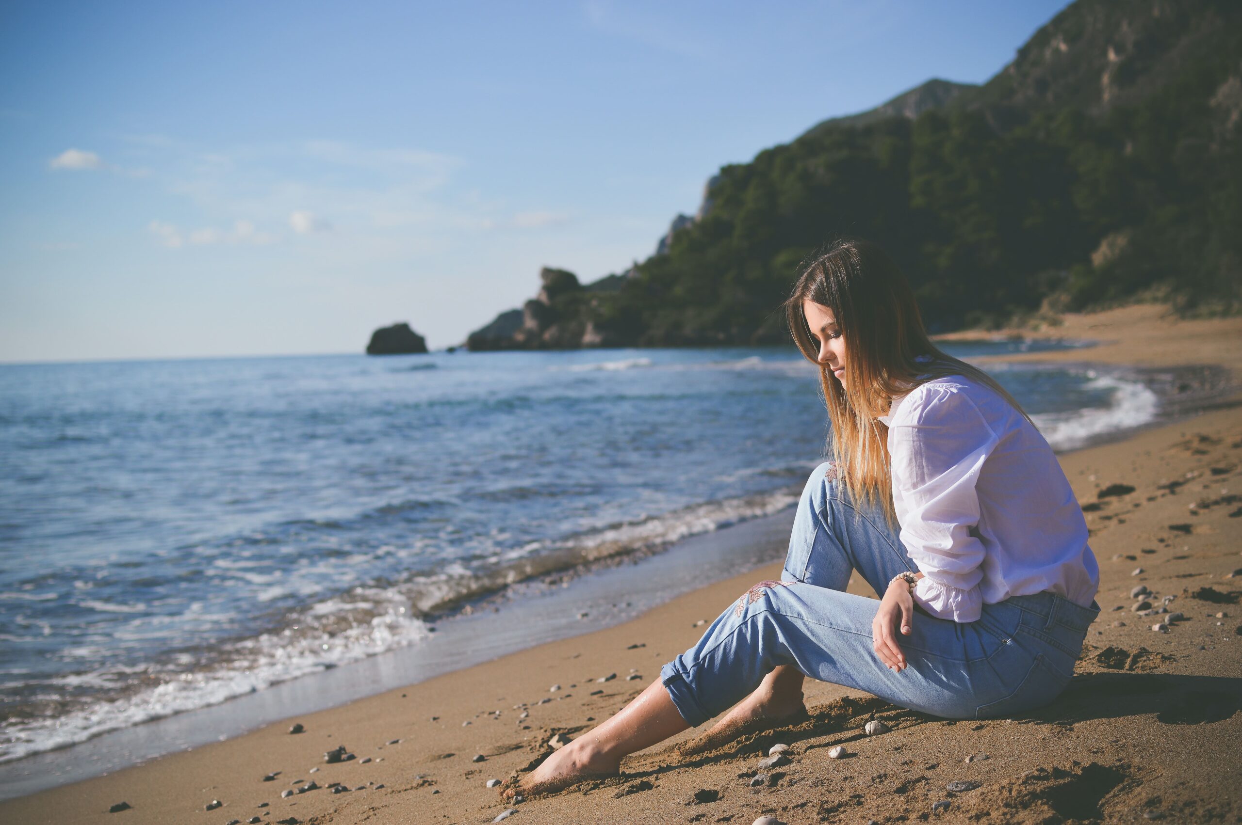 海辺の女性