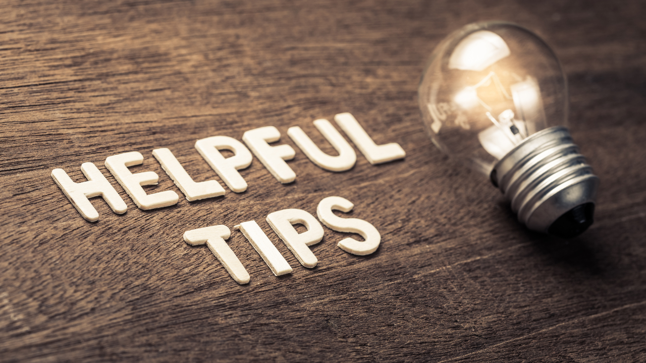 helpful tipsの文字と電球